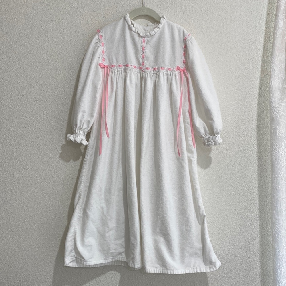 Custom made AMERICAN GIRL DOLL TYPE NIGHTGOWN (to go with SAMANTHA) size 6